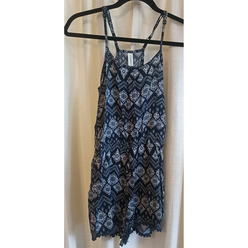 Aeropostale Navy Blue/White Geometric Pattern Romper Size‎ S
